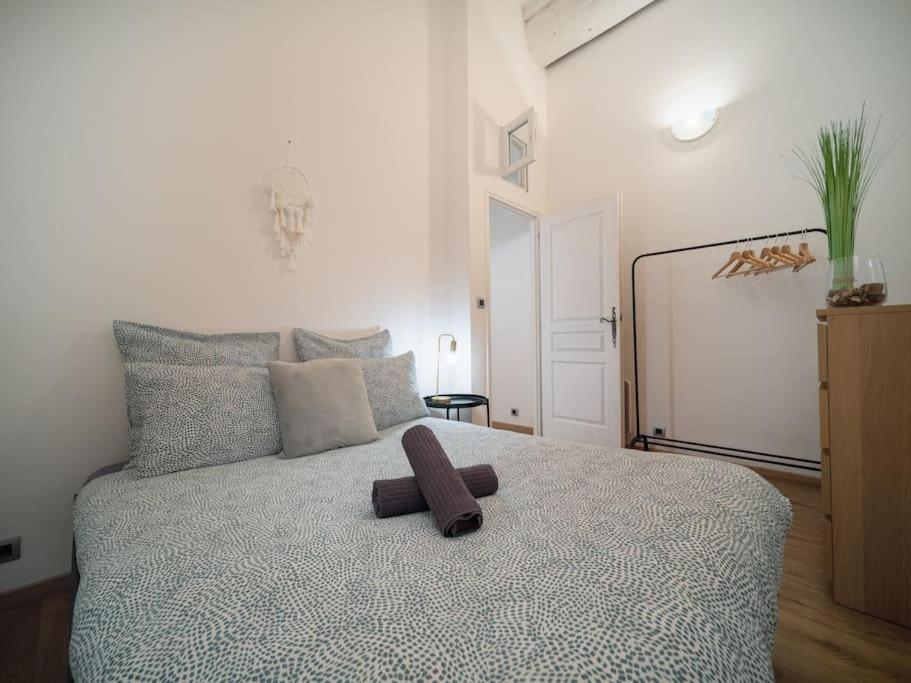 Appartement Tout Equipe 4 Couchages Avec Terrasse Et Parking Venelles Buitenkant foto